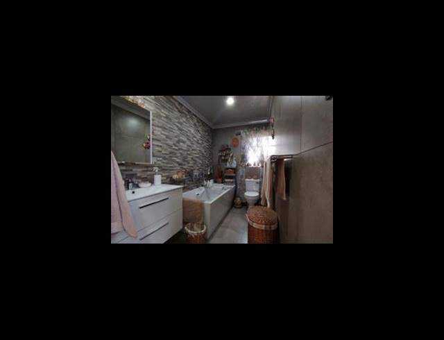 3 BEDROOM HOUSE FOR SALE IN LAKEFIELD